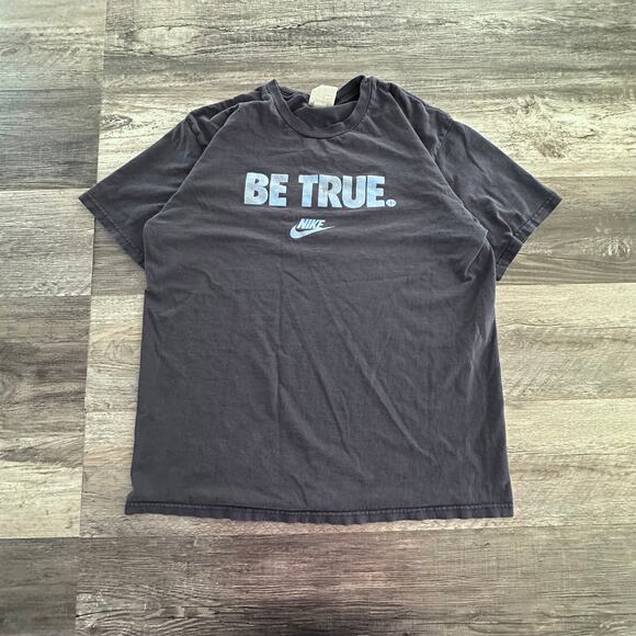 Vintage y2k Nike Navy Blue Mens Large Center Logo Swoosh Be True Quote T-Shirt - Picture 1 of 7